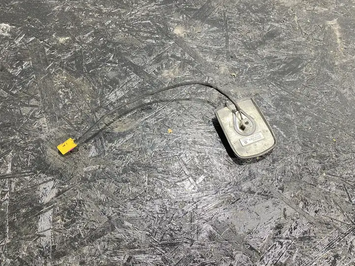 Dodge Challenger (2010 - 2014)  05064754 Антенна (антенна GPS)