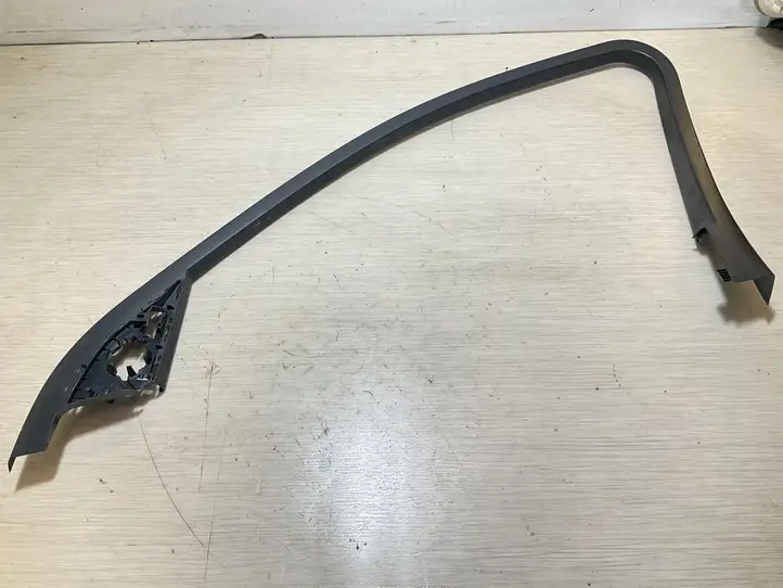 Audi A4 (2007 - 2011)  8K0867610 Отделка стекла передней двери