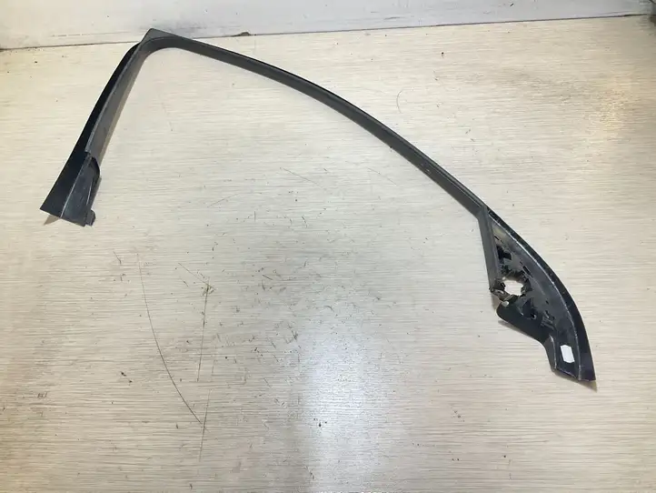 Audi A4 (2007 - 2011)  8K0867610 Отделка стекла передней двери