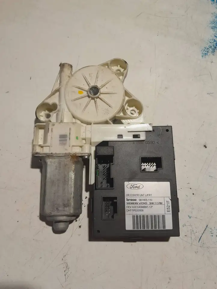 Ford Focus (2005 - 2008) 5WK11570M Мотор стеклоподъемника передний — фото 1