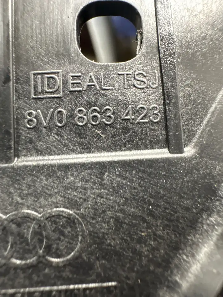 Audi A3/S3 8V (2012 - 2016) 8V0863423 Накладка ремня безопасности — фото 3