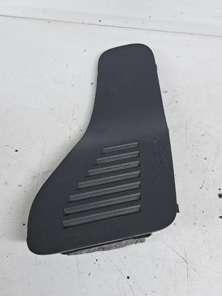 Toyota RAV 4 (XA30) (2006 - 2016) 6473542030 Прочая отделка багажника — фото 1