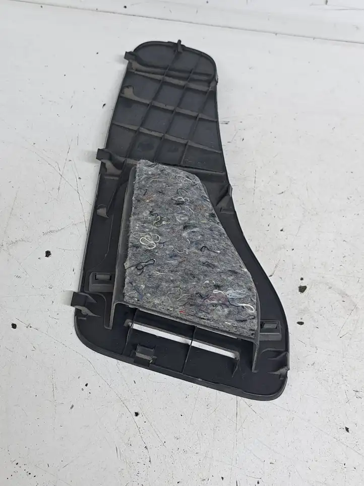 Toyota RAV 4 (XA30) (2006 - 2016) 6473542030 Прочая отделка багажника — фото 3