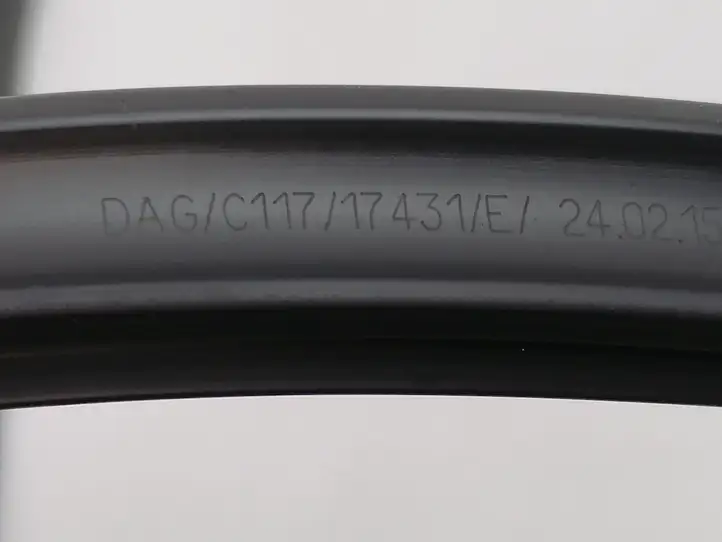 Mercedes-Benz CLA C117,X117,W117 (2013 - 2019) A1176730421 Уплотнитель передней двери (кузов) — фото 5