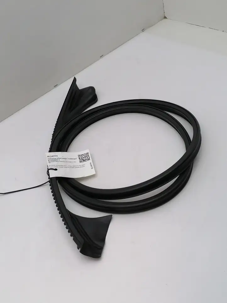 Mercedes-Benz CLA C117,X117,W117 (2013 - 2019) A1176730421 Уплотнитель передней двери (кузов) — фото 11