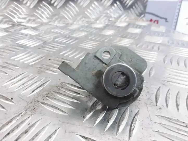 Mazda 6. (2002 - 2005)   Замок передней двери