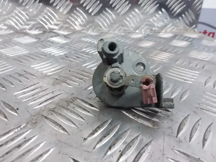 Mazda 6. (2002 - 2005)   Замок передней двери