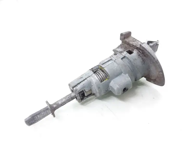 Volkswagen PASSAT B7 (2011 - 2014)  3C0837167B Замок передней двери