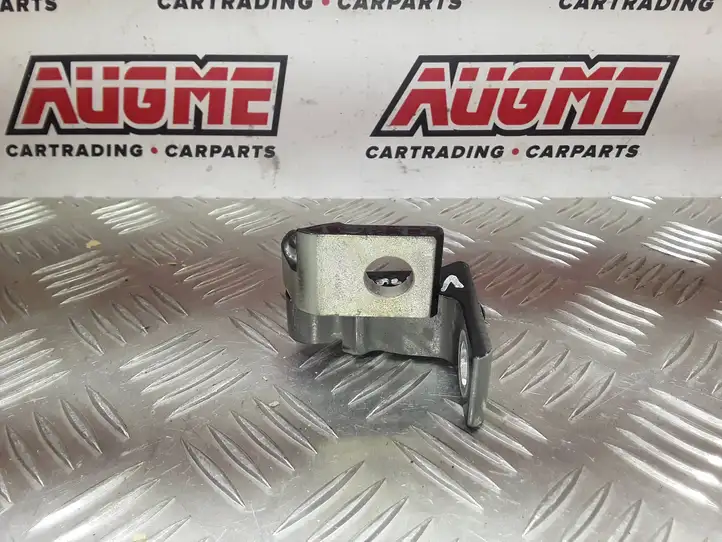 Volkswagen T-Roc (2017 - )  8X0831403E Нижняя петля передней двери