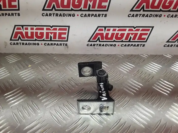 Volkswagen T-Roc (2017 - )  8X0831403E Нижняя петля передней двери