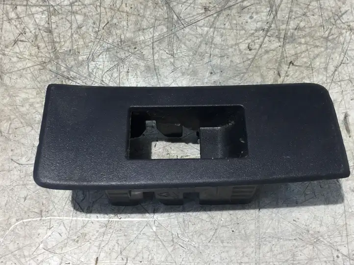 Toyota Verso (2009 - 2012) 742720F010 Накладка кнопки стеклоподъемника — фото 1