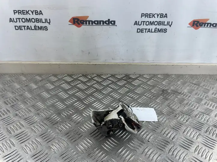 Volkswagen Caddy (2004 - 2010)   Нижняя петля передней двери