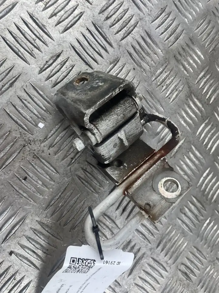 Volkswagen Caddy (2004 - 2010)   Нижняя петля передней двери