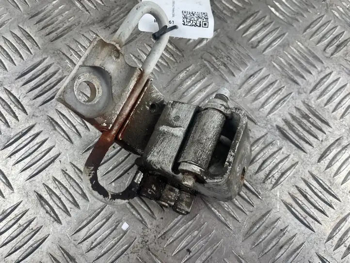 Volkswagen Caddy (2004 - 2010)   Нижняя петля передней двери