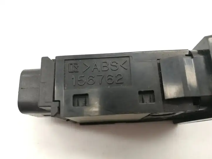 Toyota Avensis T250 (2006 - 2009) 156762 Кнопка фаркопа в багажнике — фото 3