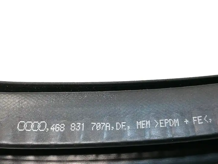 Audi A7 S7 4G (2010 - 2014) 4G8831707A Уплотнитель передней двери (кузов) — фото 2