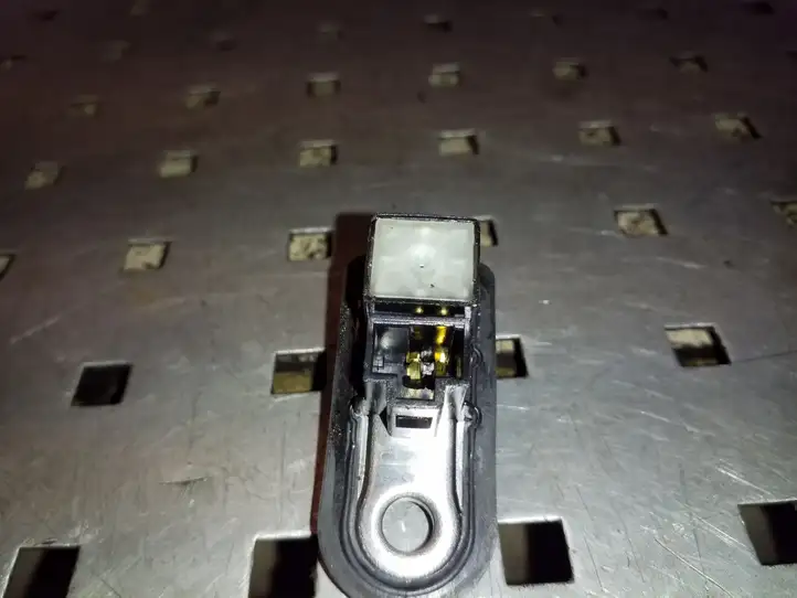 Hyundai ix35 (2009 - 2013)  935601M500 Датчик открывания передней двери (на крыле)