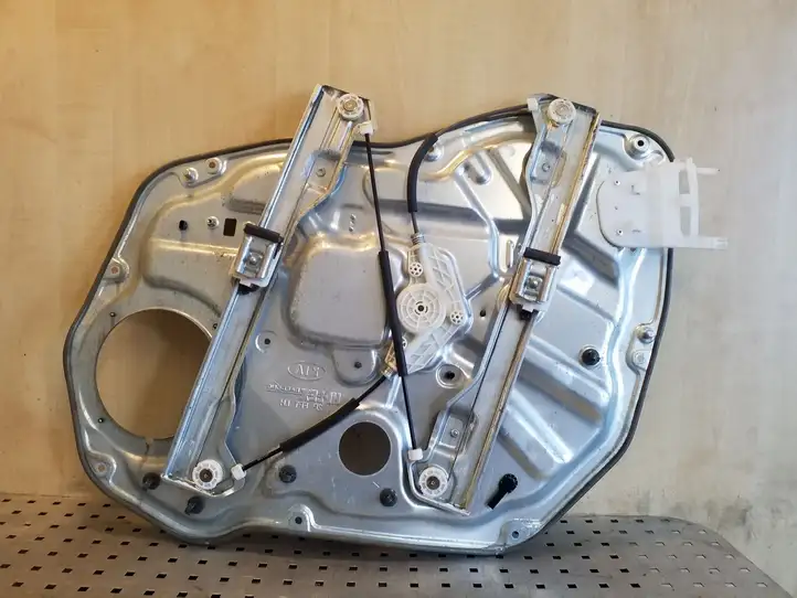Kia Sorento (2009 - 2014) Стеклоподъемник передней двери (без мотора) — фото 2