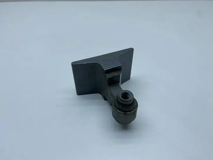 BMW 5 F10 F11 (2009 - 2016) 7199575 Нижняя петля передней двери — фото 1