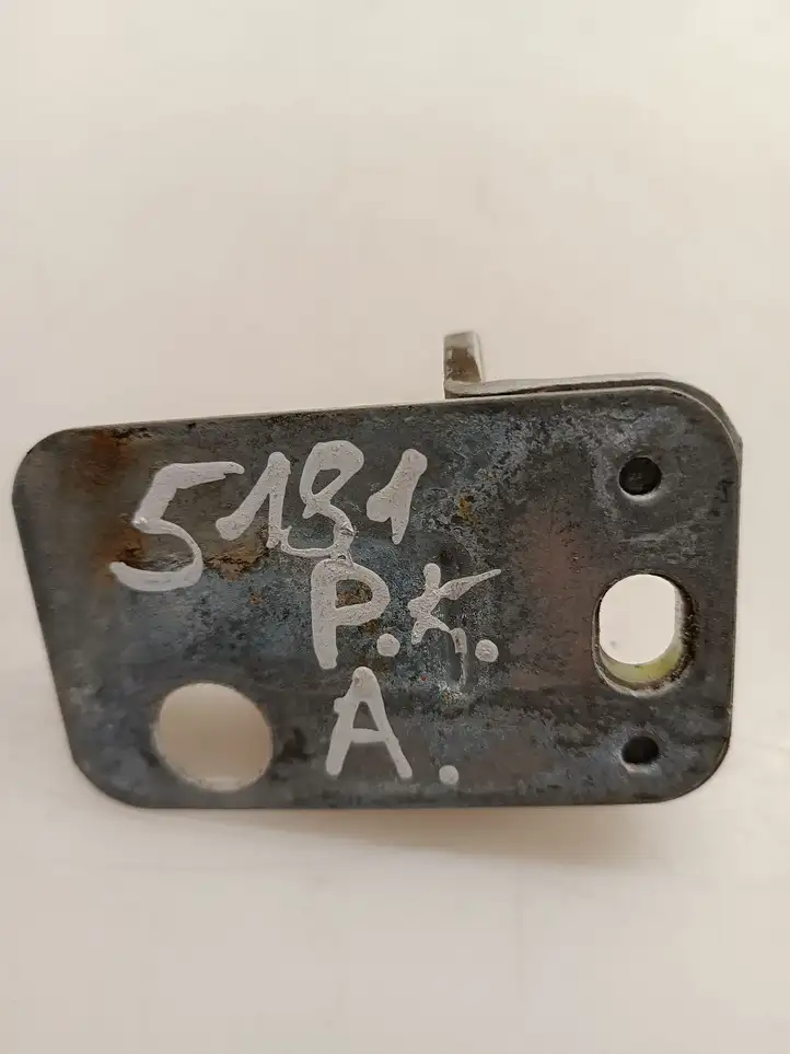 Volkswagen Caddy (2010 - 2015)   Нижняя петля передней двери