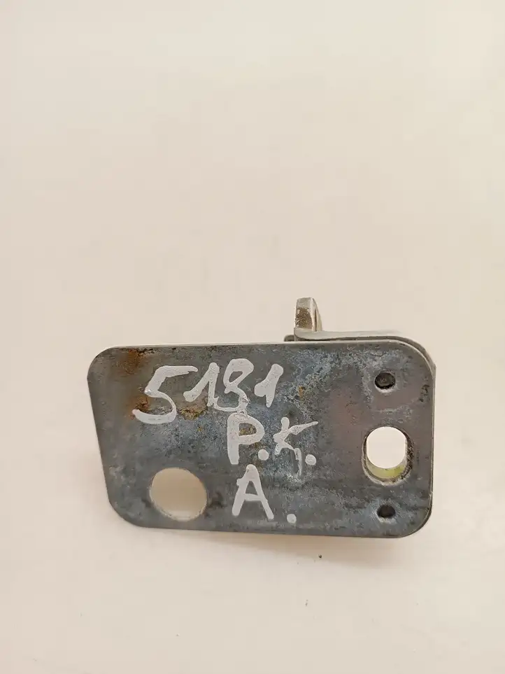 Volkswagen Caddy (2010 - 2015)   Нижняя петля передней двери