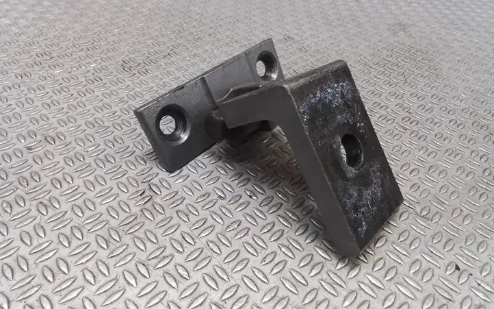 BMW 5 E60 E61 (2004 - 2010)  7068073 Верхняя петля передней двери