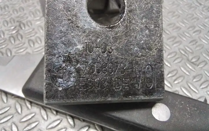 BMW 5 E60 E61 (2004 - 2010)  7068073 Верхняя петля передней двери