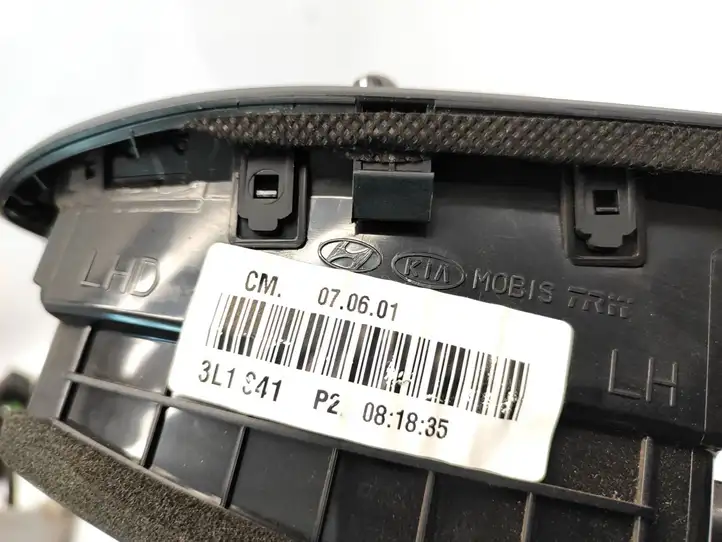 Hyundai Santa Fe (2005 - 2009) 974202B000 Центральный воздушный дефлектор — фото 7