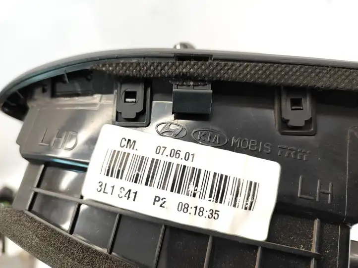Hyundai Santa Fe (2005 - 2009) 974202B000 Центральный воздушный дефлектор — фото 8