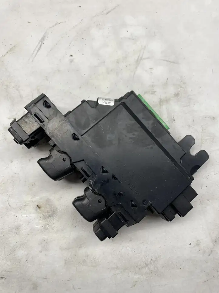 Volvo V70 (2000 - 2004) 30773895 Кнопка стеклоподъемников — фото 1