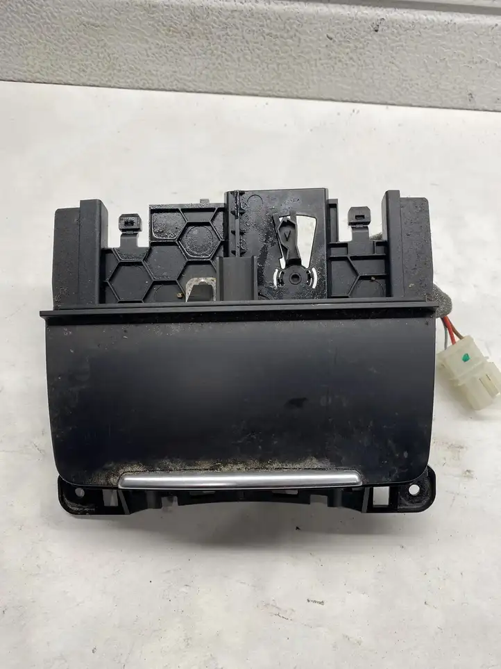 Audi A5 (2007 - 2011)  8K0857965 Передняя пепельница