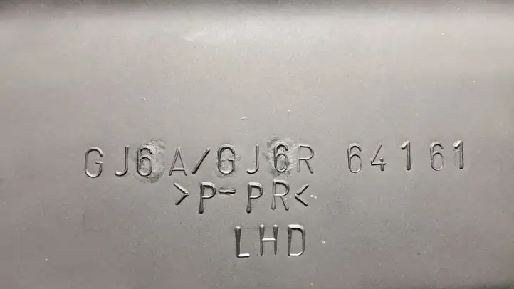 Mazda 6 (2002 - 2005) GJ6A64161 Крышка бардачка — фото 4
