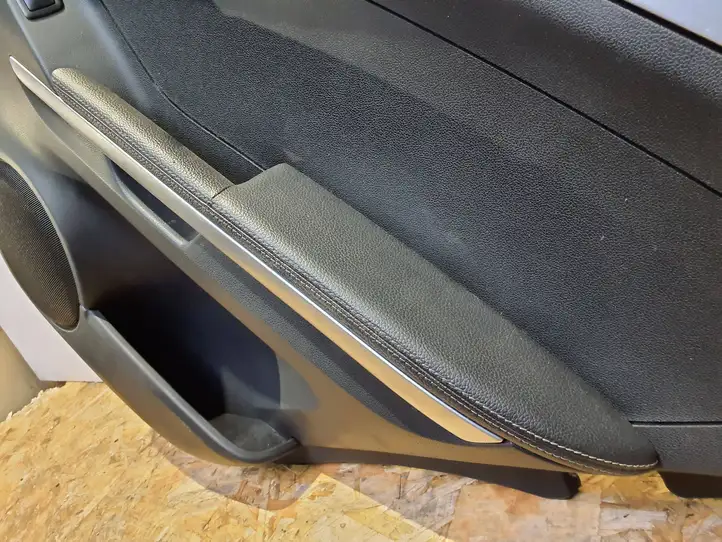 Mercedes-Benz ML W164 (2005 - 2011) 10000857800 Обшивка задней двери — фото 2
