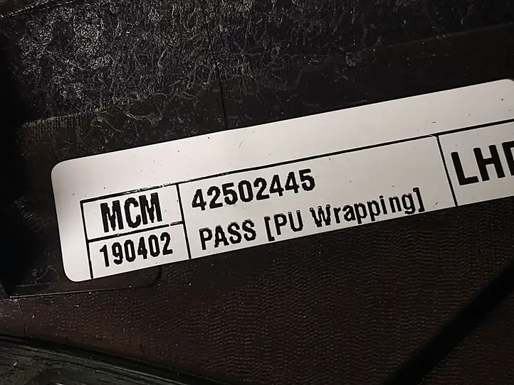 Buick Encore II (2019 - ) 42502445 Декоративная планка — фото 4