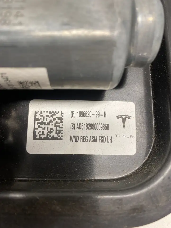 Tesla Model 3 (2017 - 2023) 109662099H Электростеклоподъемник передний (комплект) — фото 4