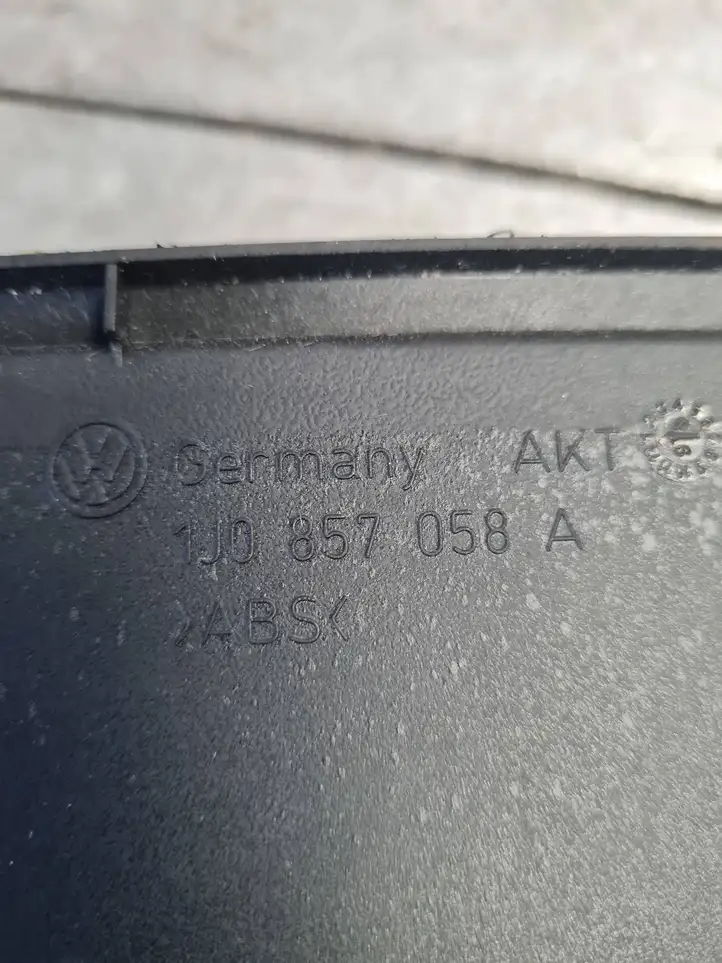 Volkswagen Golf IV (1998 - 2005) 1J0857058A Вещевой ящик — фото 4