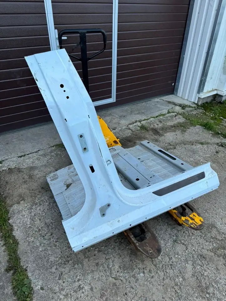 Tesla Model Y (2019 - 2024) Порог кузова — фото 3