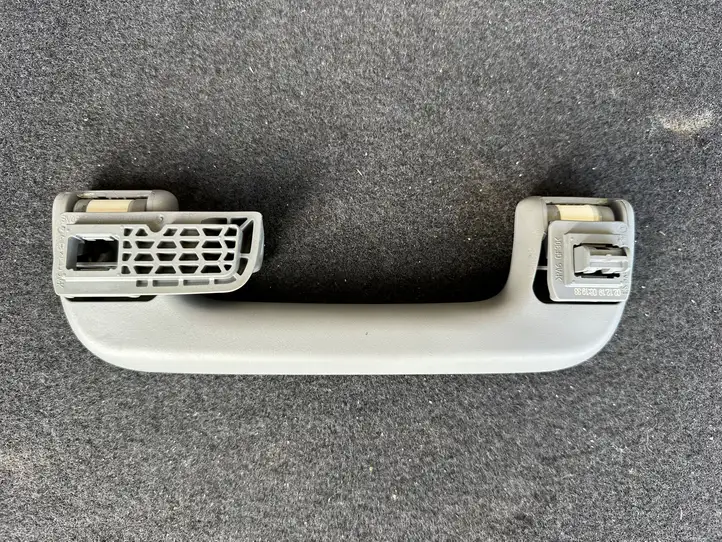 Audi A3/S3 8V (2016 - 2020) 8V0857608 Потолочная ручка задняя — фото 3