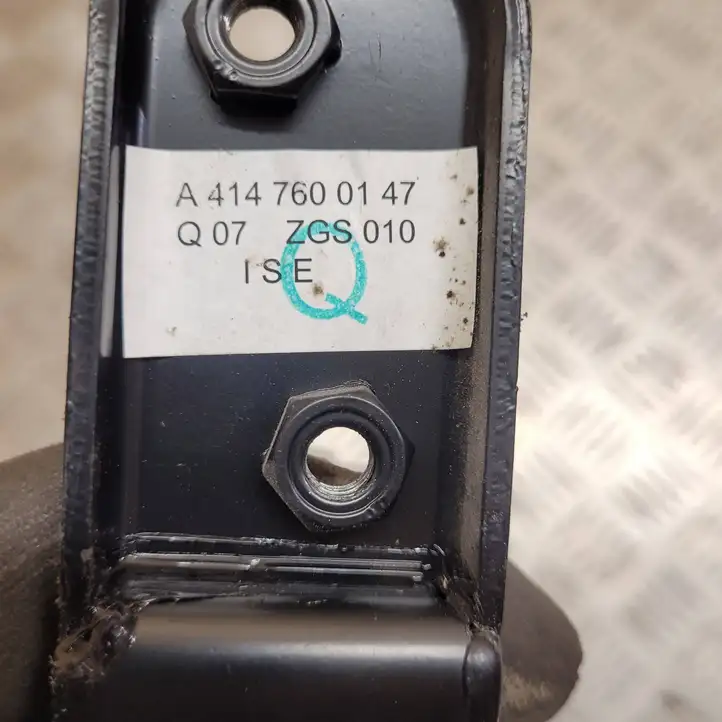 Mercedes-Benz Vaneo W414 (2001 - 2005) A4147600147 Средняя направляющая ролика раздвижной двери — фото 2