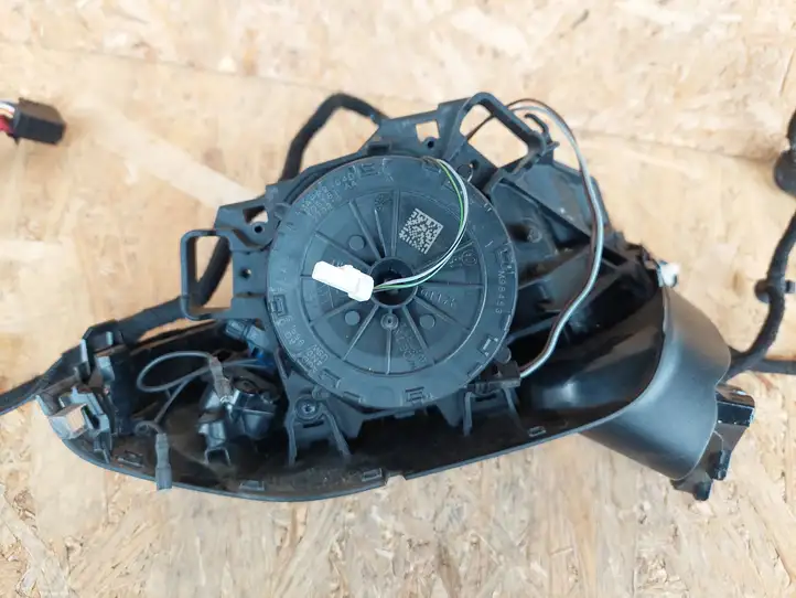 Audi A6 (2018 - )   Зеркало боковое с электрическим приводом