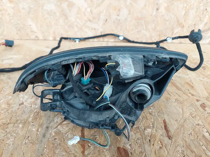 Audi A6 (2018 - )   Зеркало боковое с электрическим приводом