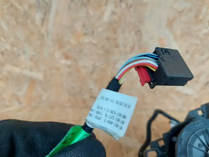 Audi A6 (2018 - )   Зеркало боковое с электрическим приводом