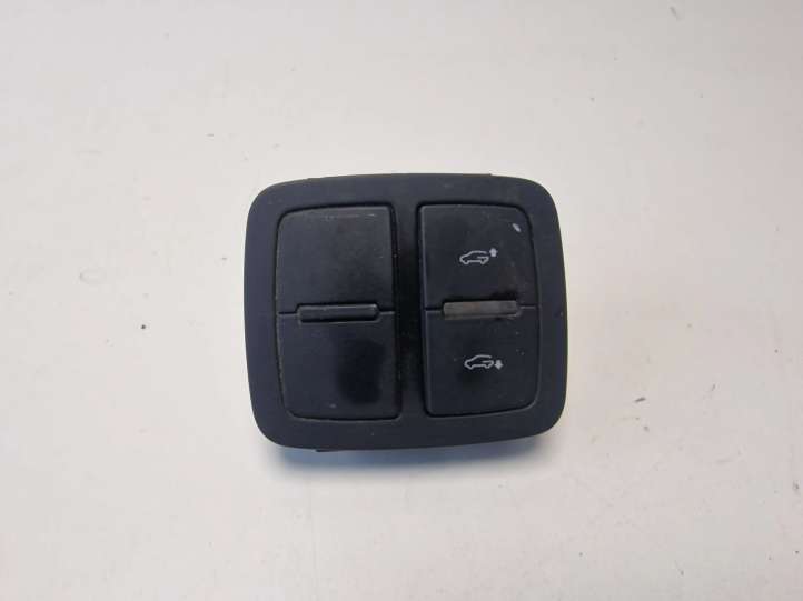 Audi Q7 (2005 - 2009)  4L0959511B Кнопка крюка в багажнике