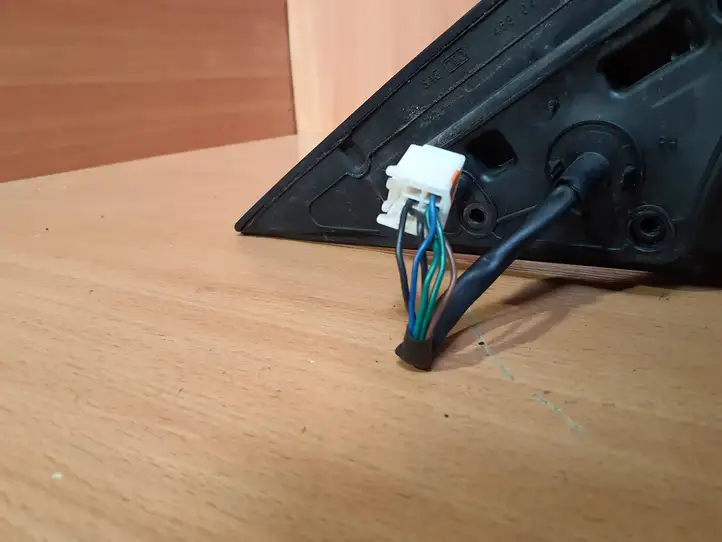 Mazda 6. (2002 - 2005)   Зеркало боковое с электрическим приводом