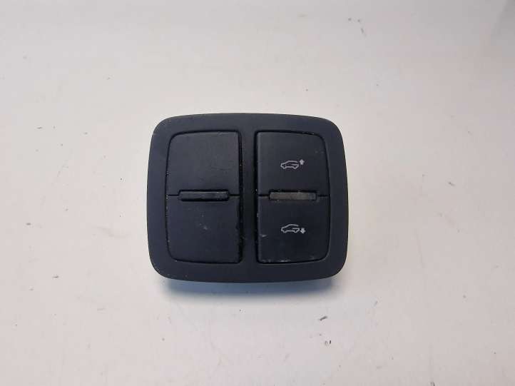 Audi Q7 (2005 - 2009)  4L0959511B Кнопка крюка в багажнике