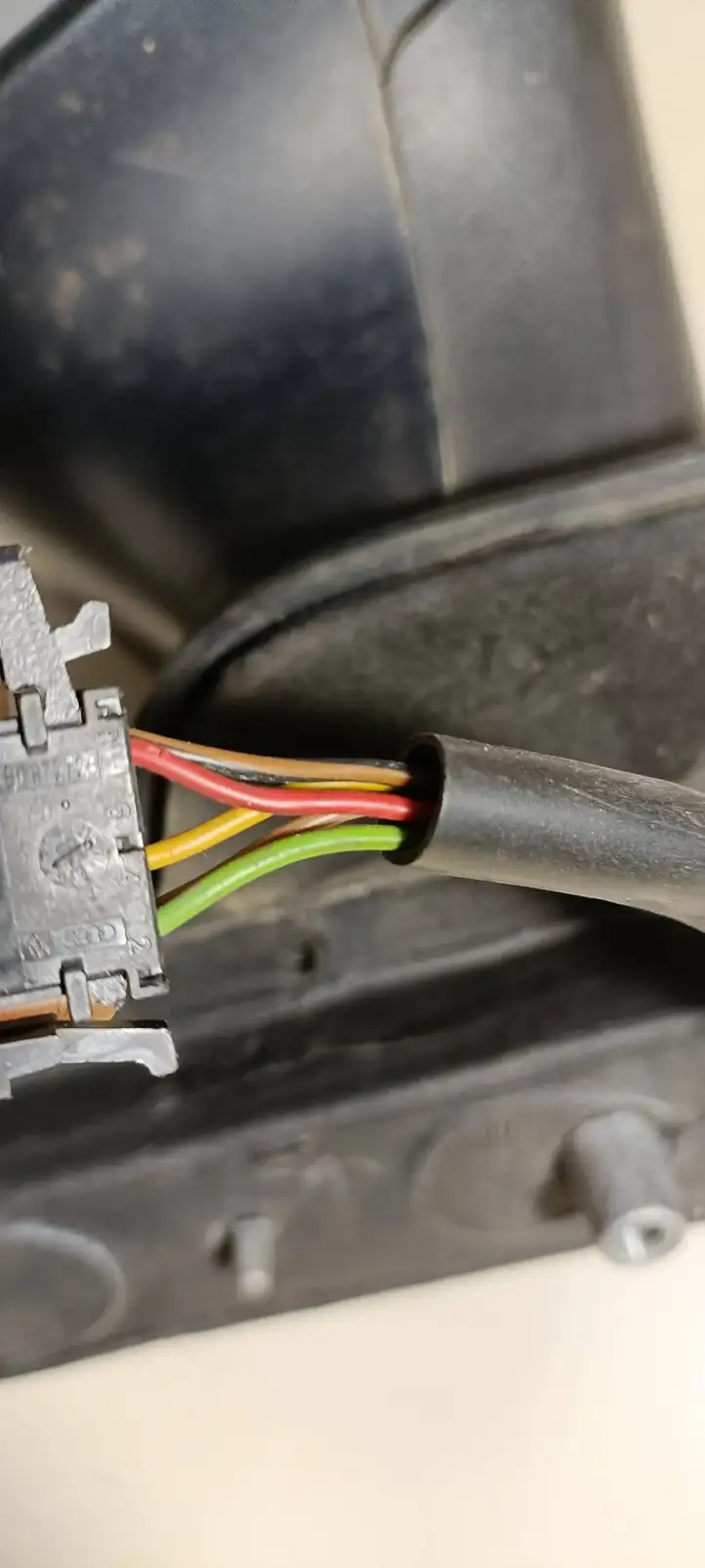 Seat Altea (2004 - 2009)   Зеркало боковое с электрическим приводом