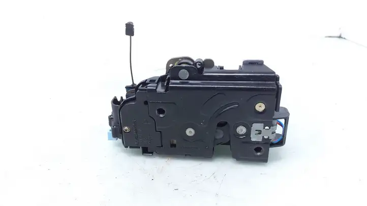 Volkswagen Golf V (2003 - 2009)  3D1837016 Замок передней двери