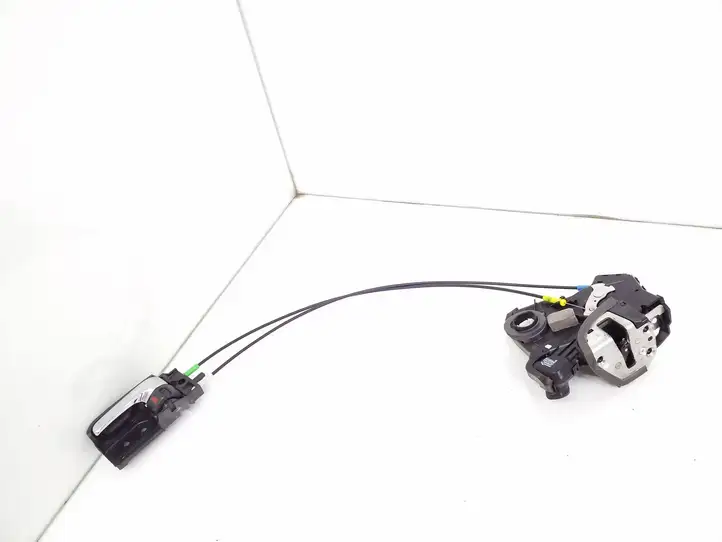 Toyota Avensis T250 (2006 - 2009)  A046693 Замок передней двери