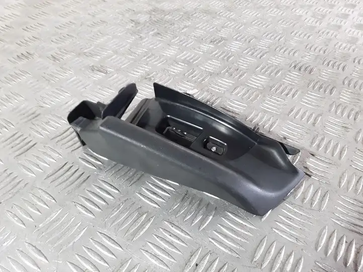 Audi A4 S4 B8 8K (2007 - 2011) 8K0857791A Накладка ремня безопасности — фото 1