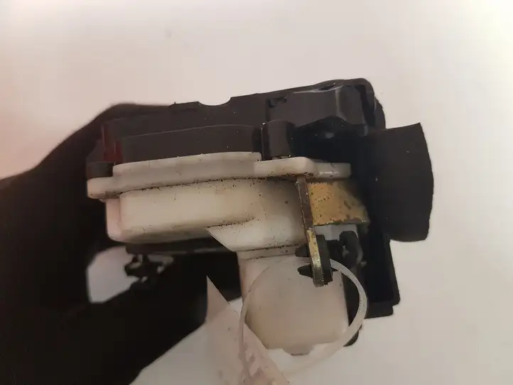 Peugeot 607 (2004 - 2010)   Замок передней двери